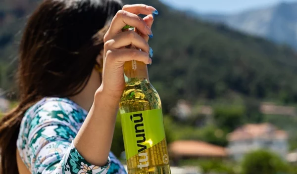 Ανακάλυψα το ρόφημα του καλοκαιριού: Χωρίς ζάχαρη, χωρίς ενοχές, μόνο υπέροχη γεύση