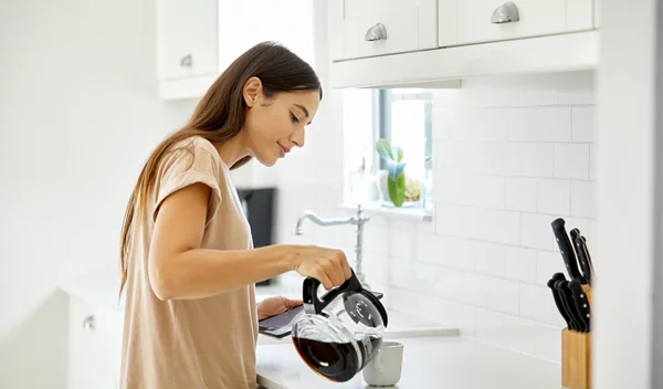 Πόση καφεΐνη μπορείς να καταναλώνεις το πρωί - και πόση είναι πολλή;