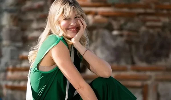 Η Κλέλια Ανδριολάτου με το chic μανικιούρ που κάνουν όλα τα supermodels