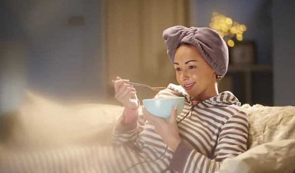 9 τροφές και θρεπτικά συστατικά για να κοιμάσαι καλύτερα