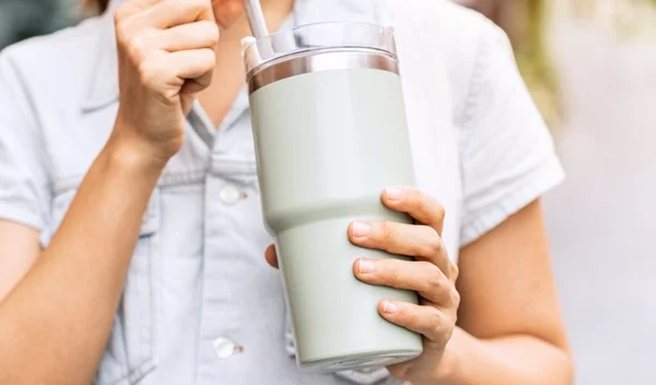 Όχι, το νερό δεν είναι το πιο ενυδατικό ρόφημα! Ποιο το ξεπερνά, σύμφωνα με την επιστήμη;