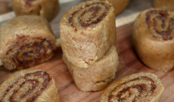 Πεντανόστιμα cinnamon rolls χωρίς ζάχαρη και χωρίς ψήσιμο