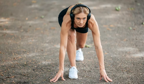 Quadrobics: Η νέα τρέλα του TikTok κάνει τους νέους να ανακαλύπτουν την… πρωτόγονη γυμναστική