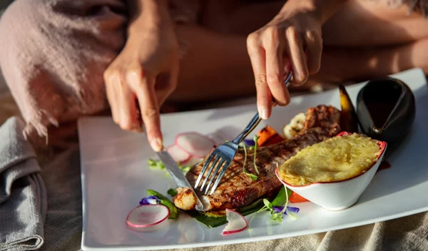 Τι να τρως πριν και κατά την περίοδο για να νιώθεις καλύτερα;