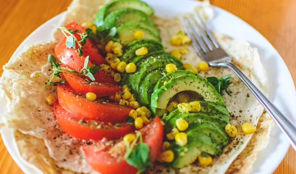 Πώς οι vegans κερδίζουν τη "μάχη" των πρωτεϊνών; Το μυστικό συστατικό σύμφωνα με νέα έρευνα