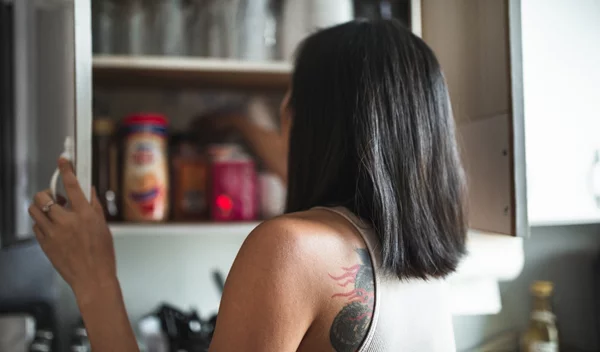 Πεινάς ή βαριέσαι; Το τεστ των 3 λεπτών πριν ανοίξεις το ντουλάπι