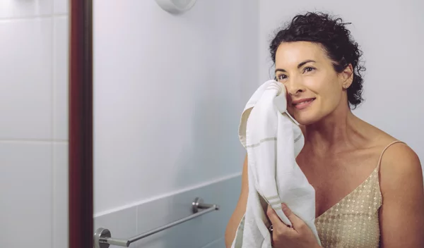 Φροντίδα του δέρματος στην εμμηνόπαυση: Τα top βήματα για υγιή επιδερμίδα