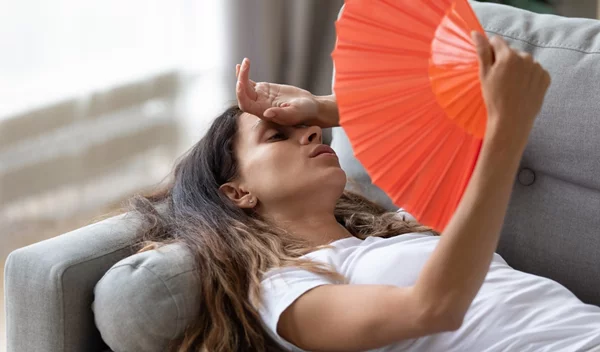 Εξάντληση από τη ζέστη ή θερμοπληξία; Πώς θα καταλάβεις τη διαφορά και πώς θα προφυλαχτείς