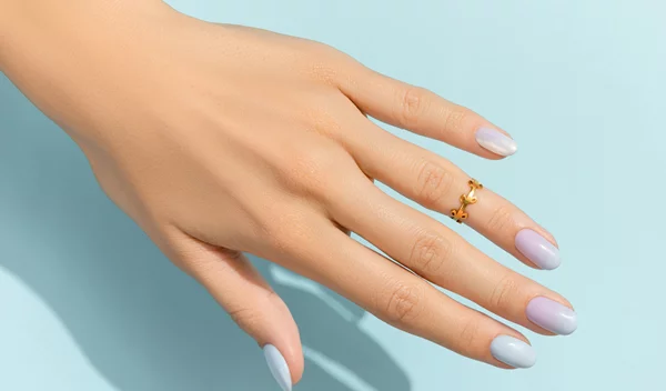 Κατεστραμμένα νύχια από τζελ; Έτσι δεν θα την ξαναπατήσεις