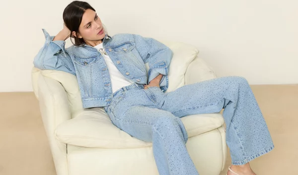 Ανακάλυψε τις νέες τάσεις της Stradivarius στο denim