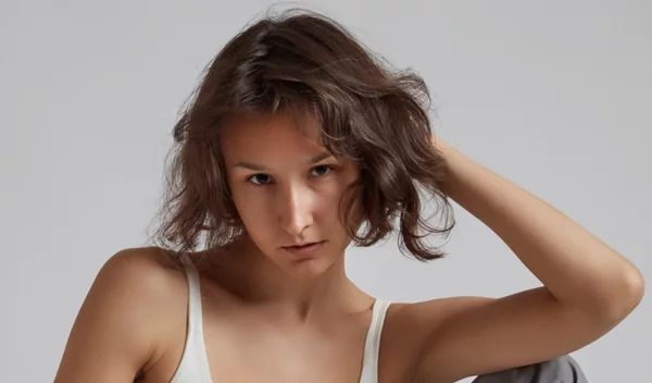 Οι φάσεις της εποχικής τριχόπτωσης και πώς να την αντιμετωπίσεις