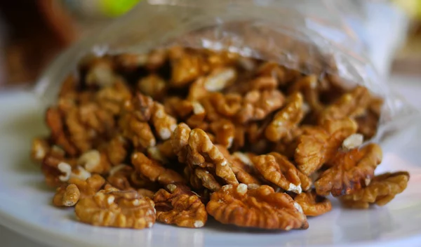 Ξηροί καρποί (μακαντέμια, πεκάν, καρύδια) και οι θερμίδες που κρύβουν