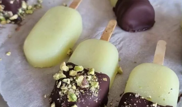 Παγωτό ξυλάκι με γεύση σορμπέ πεπόνι - και άλλα 2 υλικά