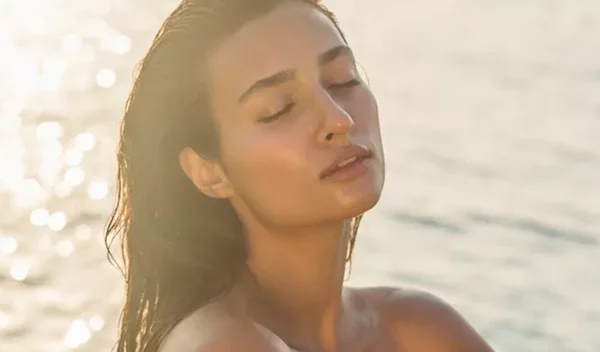 Πώς να κάνεις το τέλειο καλοκαιρινό μακιγιάζ για νησί μέσα σε 10'