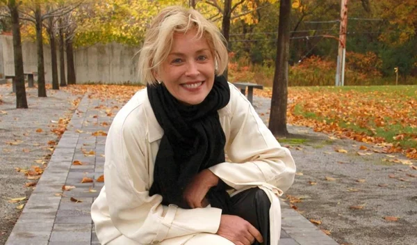 Η Sharon Stone διαγνώστηκε με όγκο - To μήνυμα που έστειλε για τη σημασία της δεύτερης ιατρικής γνώμης