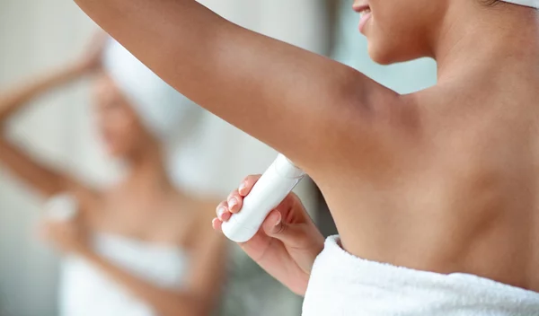 Ενόχληση ή πόνος στις μασχάλες: Όλοι οι λόγοι που ένα αποσμητικό μπορεί να προκαλέσει ερεθισμό στην περιοχή