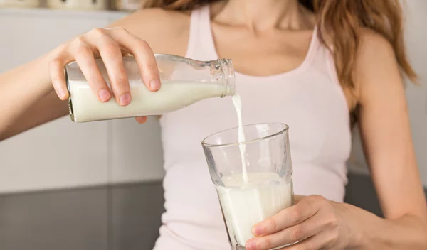 Θέλεις επίπεδη κοιλιά; Απόφυγε αυτές τις 4 τροφές που προκαλούν φούσκωμα