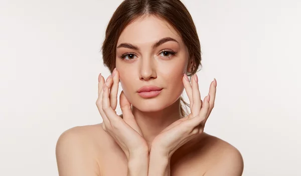 Όλα όσα πρέπει να γνωρίζεις για το lifting προσώπου