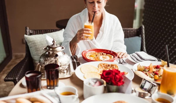 Οι τροφές που πρέπει να βάλεις στο πρωινό γεύμα για υγιές και λαμπερό δέρμα