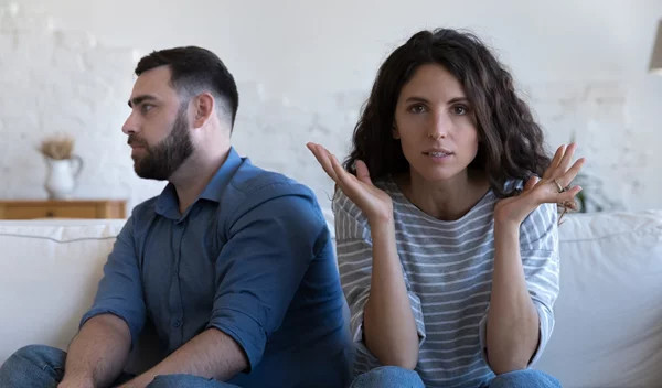 8 τοξικές φράσεις που βάζουν τη σχέση σου σε μπελάδες! Ψυχολόγος του Χάρβαρντ εξηγεί