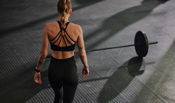 Πόσο συχνά πρέπει να πλένεις τα αθλήτικά ρούχα (Γιατί δεν πρέπει να το κάνεις μετά από κάθε χρήση);