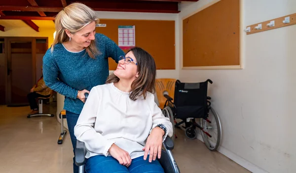 Το 78% των ατόμων με αναπηρία μειώνει βασικά αγαθά, προκειμένου να καλύψει ανάγκες υγείας