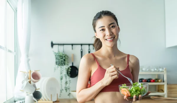 Ποιες συνήθειες καταστρέφουν το ανοσοποιητικό σου; Η ειδικός αποκαλύπτει τα 4 αιτίες