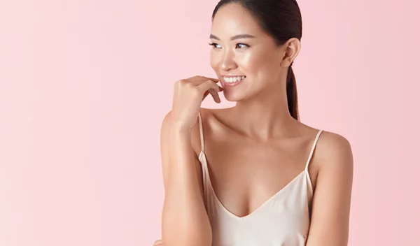 Face Essence | Τι είναι και γιατί το χρειάζεσαι για μια λαμπερή επιδερμίδα