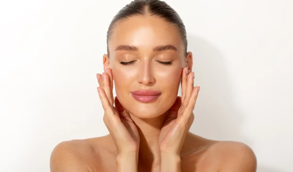 Πώς θα βρεις το ιδανικό σχήμα φρυδιών