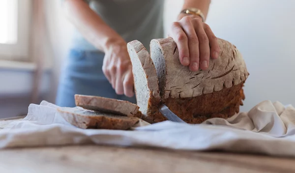 Ο απλός κανόνας για να καταλάβεις αν ένα ψωμί είναι πράγματι ολικής αλέσεως
