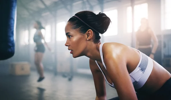 Πώς θα γυμνάζεσαι με ασφάλεια όταν έχεις πυρετό ή εποχικές αλλεργίες;