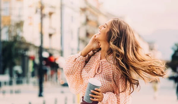 Το αθώο hair habit που καταστρέφει την τρίχα χωρίς να το καταλαβαίνεις