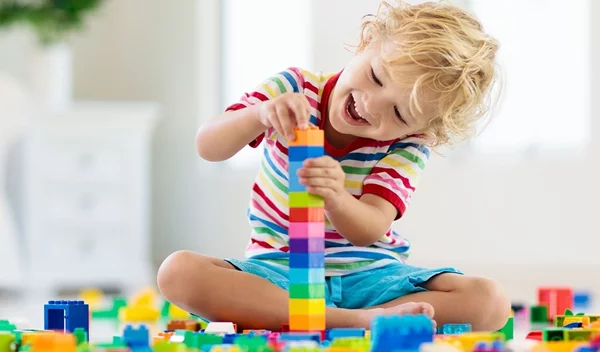 Γιατί τα παιδιά είναι πιο ευτυχισμένα με λιγότερα παιχνίδια;