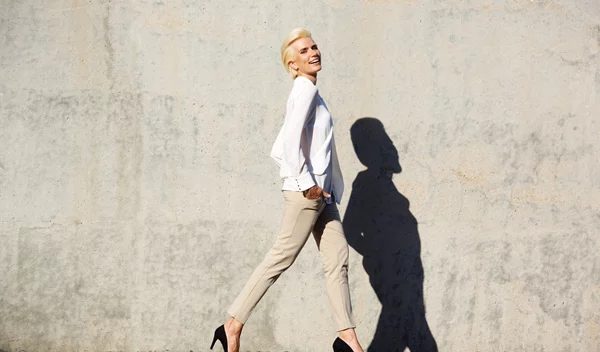 Το fashion item που δεν αποχωρίζονται οι Ιταλίδες το καλοκαίρι και πώς να το φορέσεις