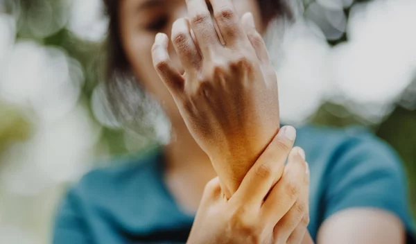 Ρευματικά νοσήματα: Η πρόεδρος της Ελληνικής Εταιρείας Αντιρευματικού Αγώνα μιλά για τη διατροφή στη νόσο