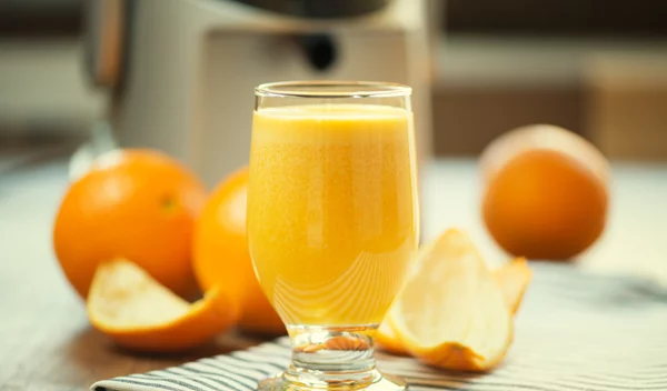 Τι είναι πιο υγιεινό τελικά; Το πορτοκάλι ή ο χυμός πορτοκάλι;