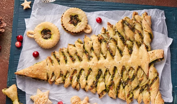 Πώς θα φτιάξεις γιορτινή σφολιάτα σαν χριστουγεννιάτικο δέντρο