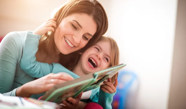 3 βιβλία που βοηθούν γονείς και παιδιά να λύσουν απορίες και να διαχειριστούν συναισθήματα