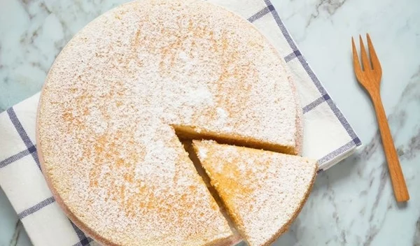 Και από σήμερα, αποξίνωση: Διαιτητικό κέικ με 3 υλικά