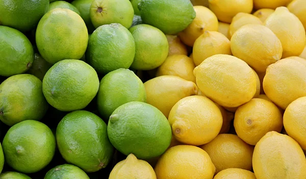 Λεμόνι ή λάιμ: Ποιο είναι πιο υγιεινό και πότε να το προτιμάς