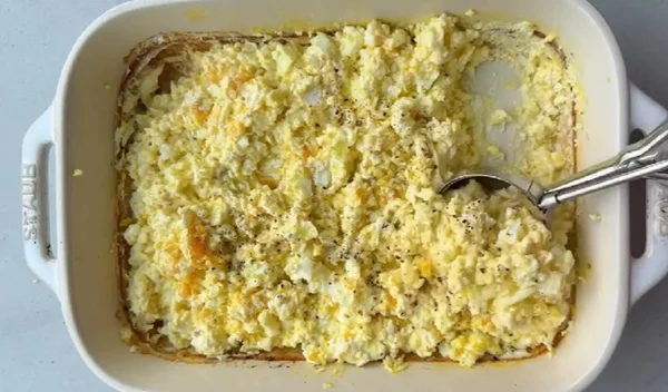 Scrambled eggs στον φούρνο με φέτα: Η νέα viral συνταγή που θα λατρέψεις!