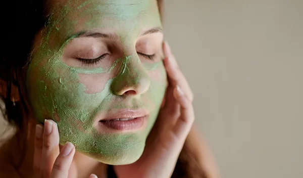 7 φυσικές τροφές που απολεπίζουν απαλά την επιδερμίδα