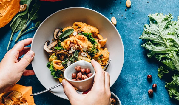 Vegan διατροφή: Με τι να αντικαταστήσεις το κρέας, το αβγό, τα γαλακτοκομικά