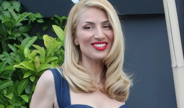 Μαρία Ηλιάκη: Αυτό είναι το lip balm με χρώμα που δεν λείπει ποτέ από την τσάντα της