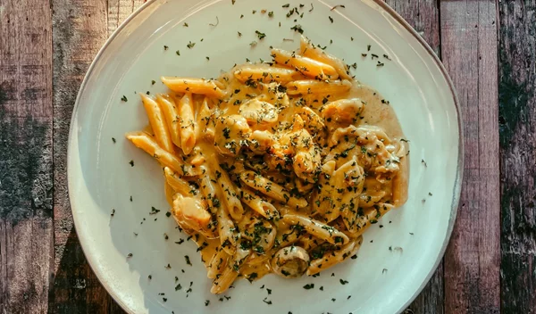 Βάλε αυτό, βγάλε αυτό: Μερικές επιλογές για να αντικαταστήσεις (γευστικά) τα φαγητά με πολλές θερμίδες