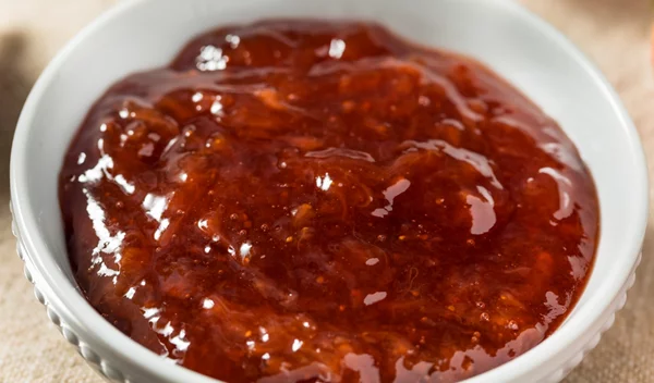 Μαρμελάδα φράουλα από τον Άκη Πετρετζίκη - Το φυσικό πηκτικό που θα την "δέσει" με τον πιο υγιεινό τρόπο