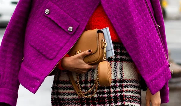 Πώς ένα "βαρετό" χρώμα έγινε η πιο ενδιαφέρουσα πρόταση στα νύχια για το '22