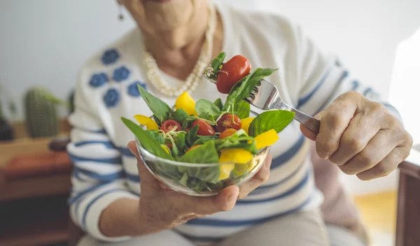 Η δημοφιλής δίαιτα που καταπολεμά την νόσο Αλτσχάιμερ