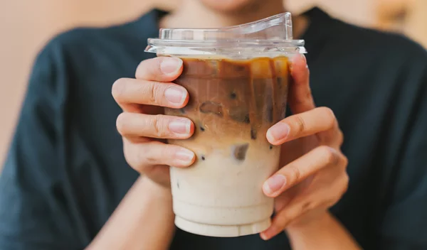 Proffee: Είναι ο συνδυασμός καφέ και πρωτεΐνης η νέα υγιεινή συνήθεια ή απλώς ένα trend;