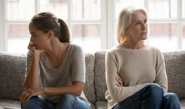 9 τρόποι που εμφανίζεται το μητρικό τραύμα στις γυναίκες - αναγνώρισε τα σημάδια